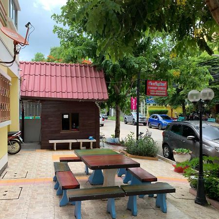 Penthiphouse Hotel Ban Bang Phun Luaran gambar